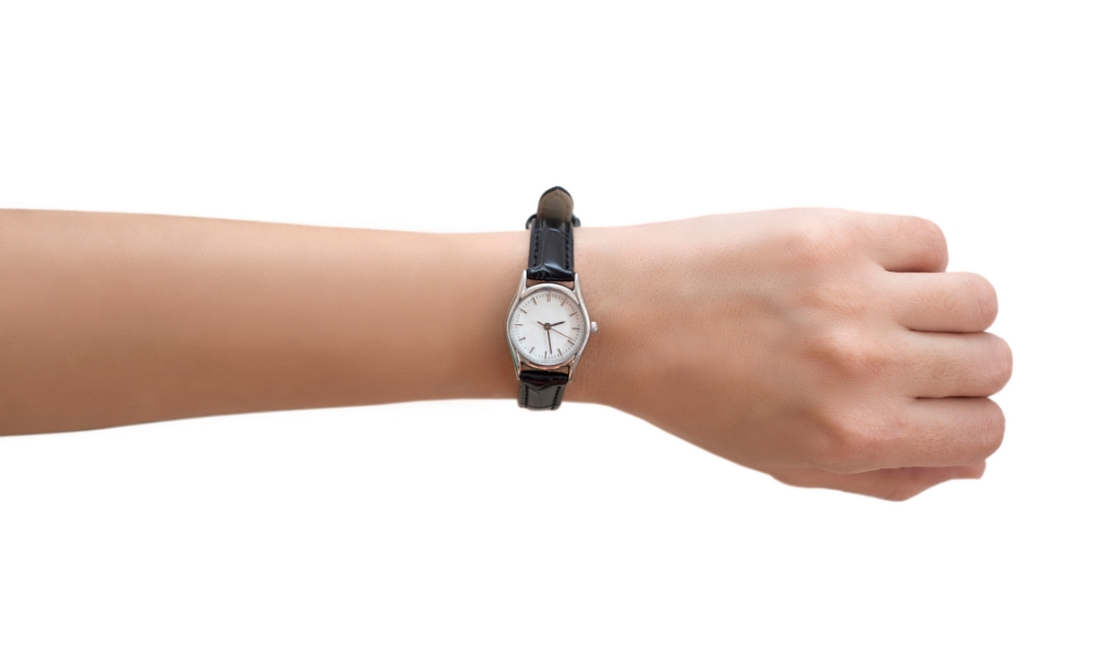 Veličina kućišta i oblik utiču na to kako ženski sat izgleda i pristaje na ruci
