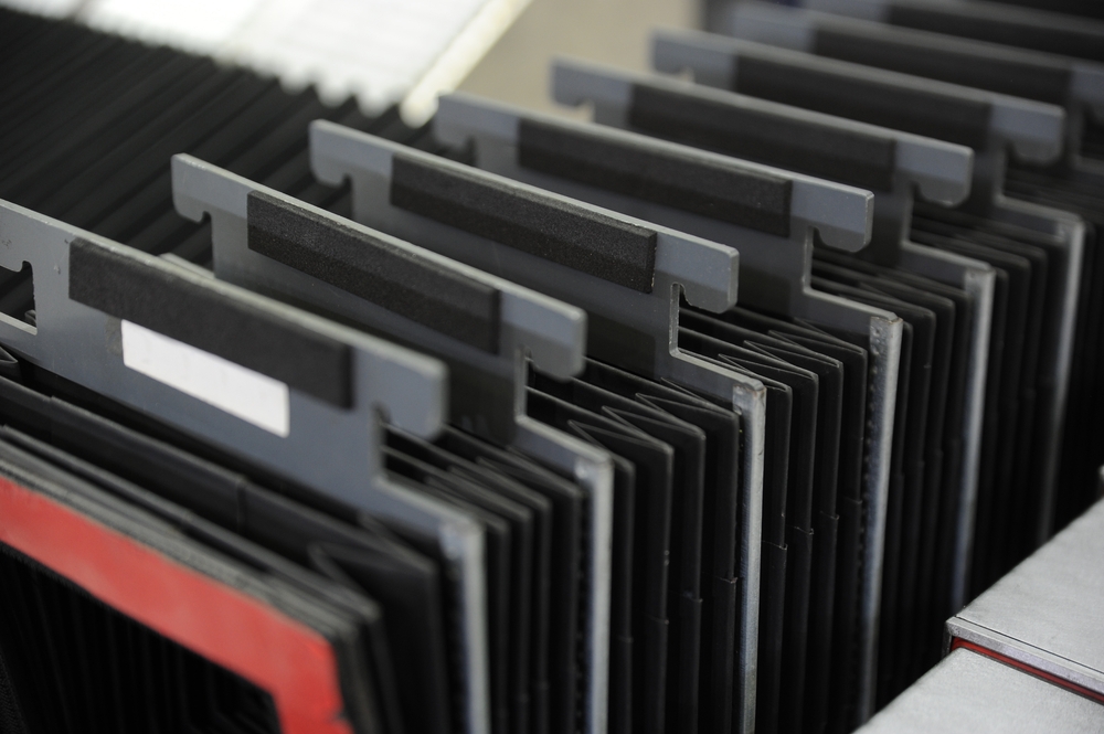 Arhivske fascikle i registratori uredno poređani za sistematično čuvanje dokumenata